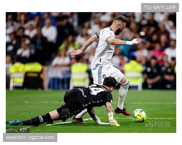 莱万特门将帕斯托尔三连扑救,力保球门不失对抗塞维利亚猛攻 莱万特门将帕斯托尔三连扑救,力保球门不失对抗塞维利亚猛攻