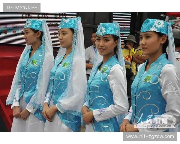 环湖赛颁奖仪式现烤全羊，冠军车手获赠哈萨克族传统服饰